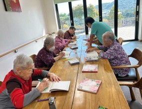 *자유화*생활체조*미용요법(네일아트)*화투놀이*퍼즐맞추기*파라핀요법*신문읽어드리기*컵쌓기*맨손체조 