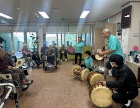 *사물놀이*산책*체조*콩고르기(대체 플레이콘)*신문놀이*11/1 화투놀이 