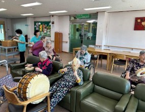 *사물놀이*실내산책*콩고르기*1층 실내산책 